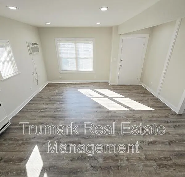 433 W Garfield Ave — Photo 14