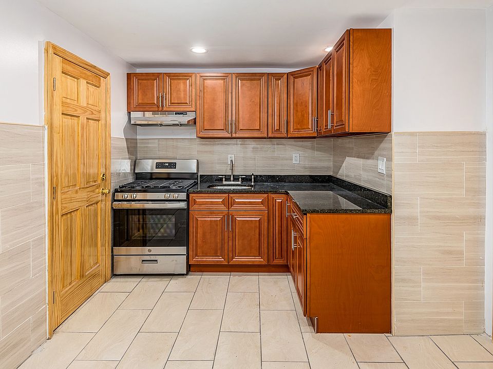 1st image of 372 Grand Ave #2