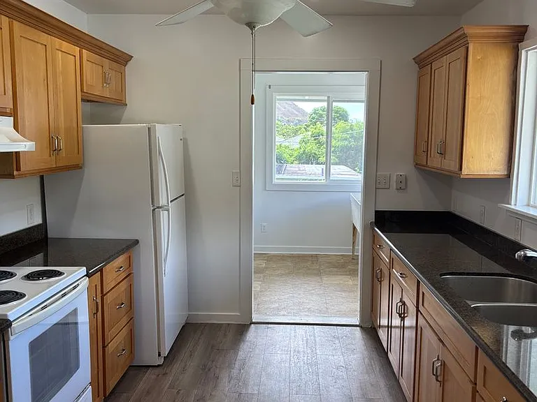 317 Kapulei St — Photo 15