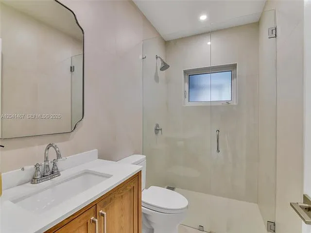241 W 48th St — Photo 10