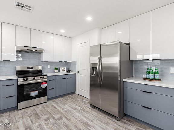2nd image of 1152 W GREENWAY Drive