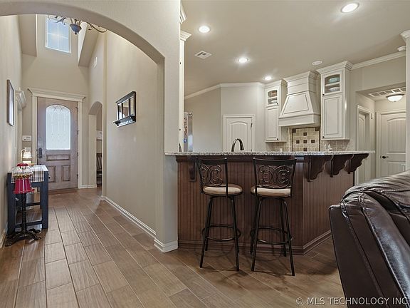 5th image of 30204 Gale Ave