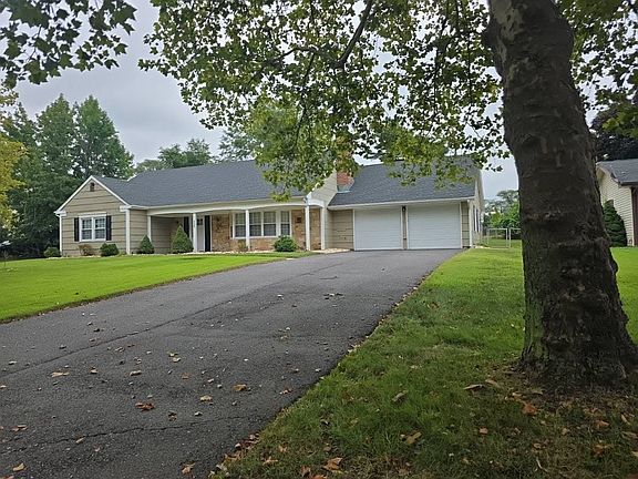 3rd image of 116 Club House Dr