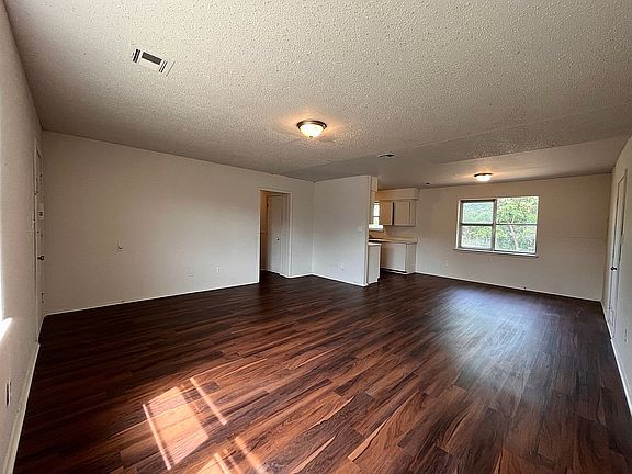 4th image of 312 Roberts Rd