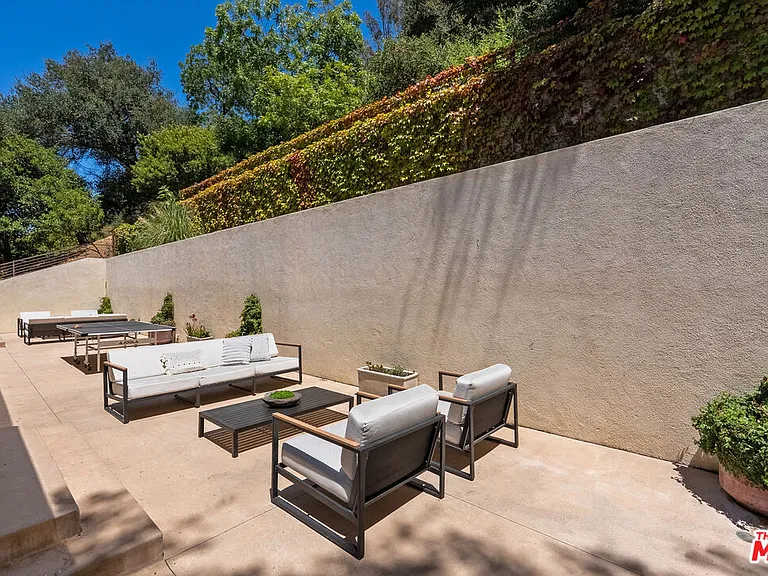 8836 Wonderland Ave — Photo 47