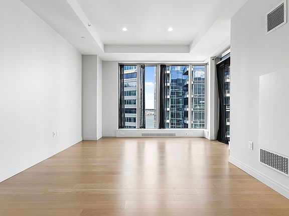 4th image of 133 Seaport Blvd #1916
