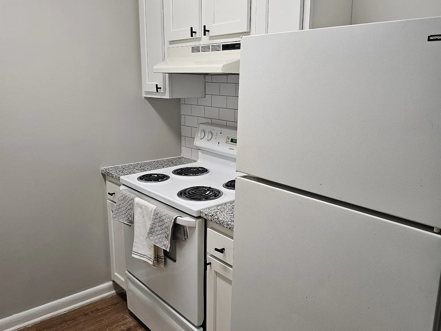 2 bed, 715 sqft, $1,099 — Photo 2