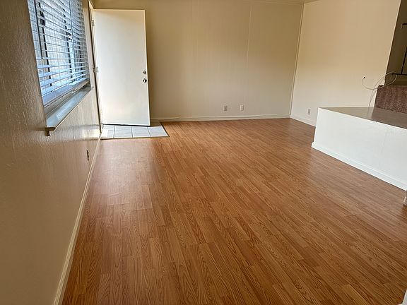 3rd image of 190 Evandale Ave APT E4