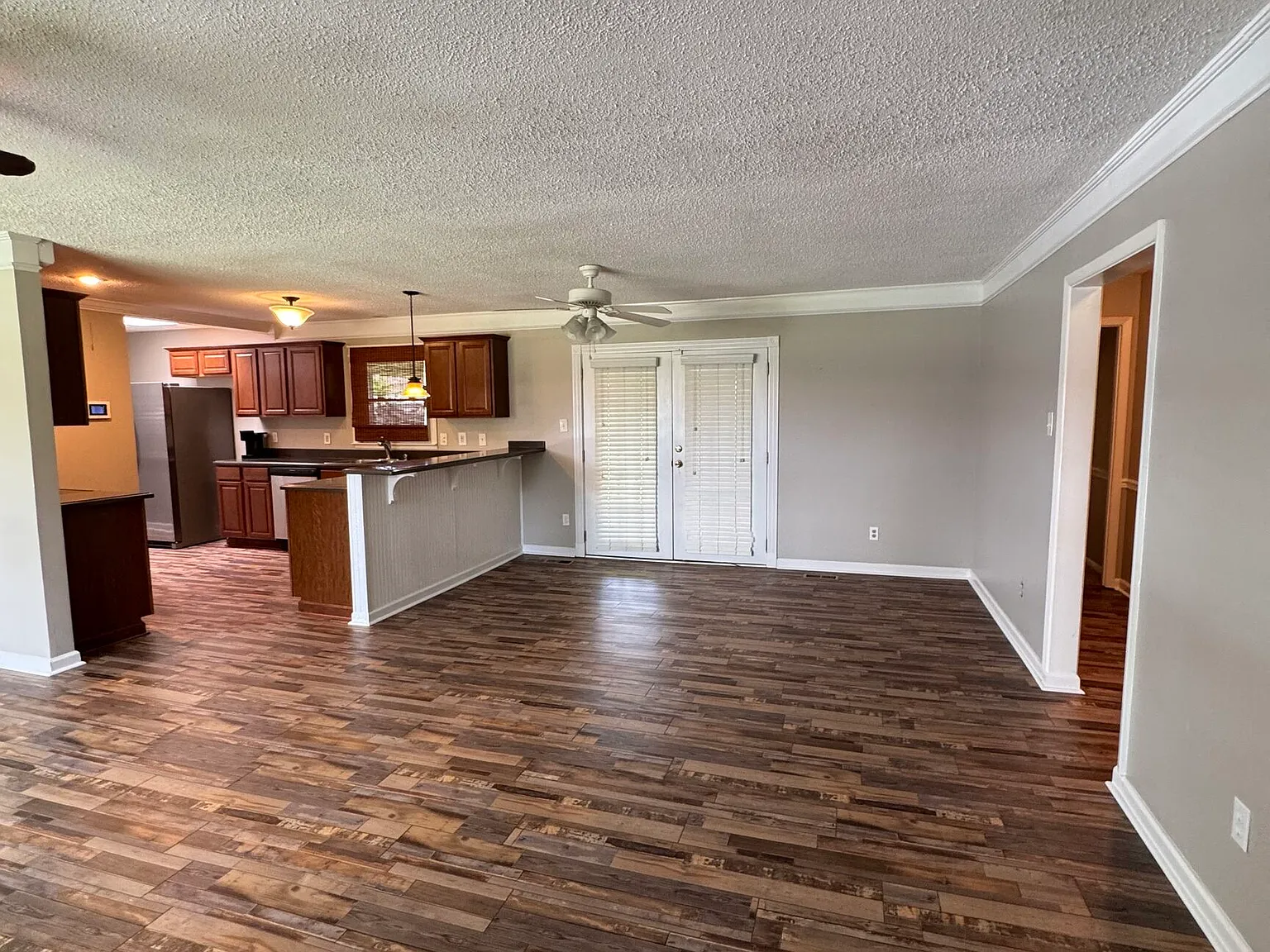 3 bed, 2.0 bath, 1358 sqft, $1,950 — Photo 2