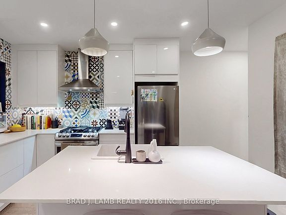 5th image of 1558 Davenport Rd