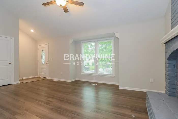 905 NE 108th Ter — Photo 5