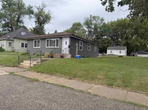 814 N 9th St, Estherville, IA 51334
