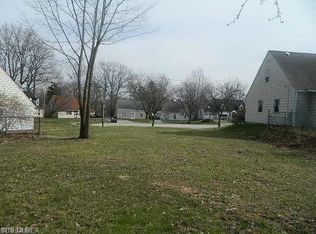 19809 Cherrywood Ln, Warrensville Heights, OH 44128