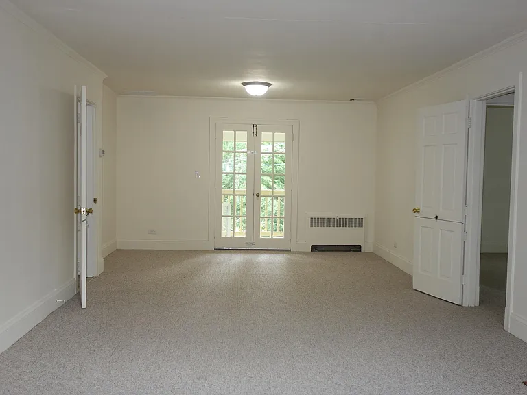 116 Howard Dr — Photo 3