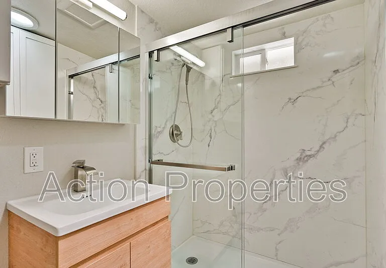 1125 Burgoyne St — Photo 18