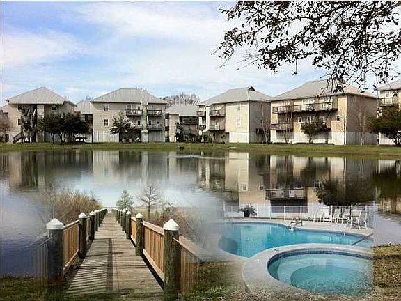 2nd image of 4 Yacht Club Dr APT 25