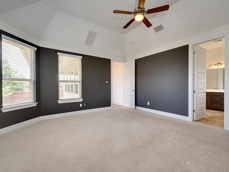 220 Oxbow Cv — Photo 21