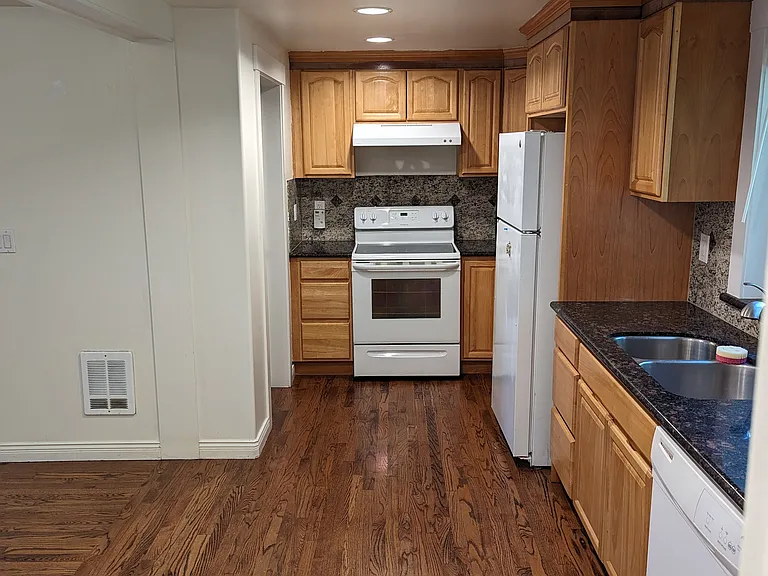 SW 104th St — Photo 31