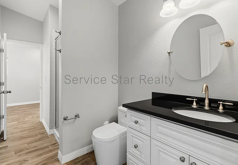 1558 W 5th St — Photo 10