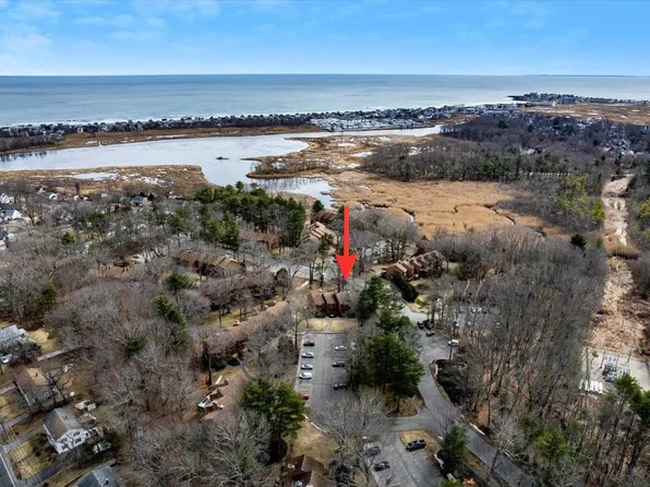 28 Dunvegan Woods Drive, Hampton, NH 03842