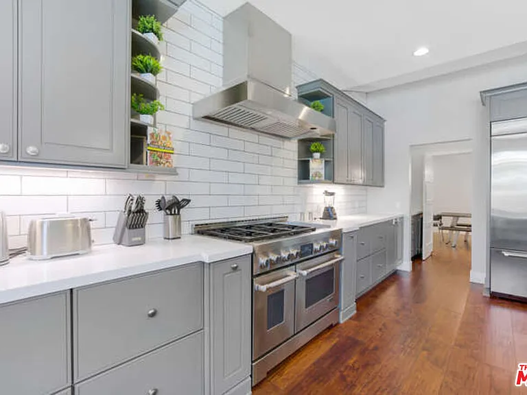 5907 Jumilla Ave — Photo 23