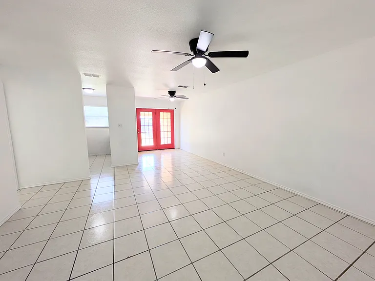 1070 Misty Acres Dr — Photo 9