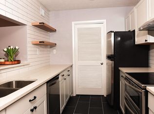 815 Tuxworth Cir, Decatur, GA 30033