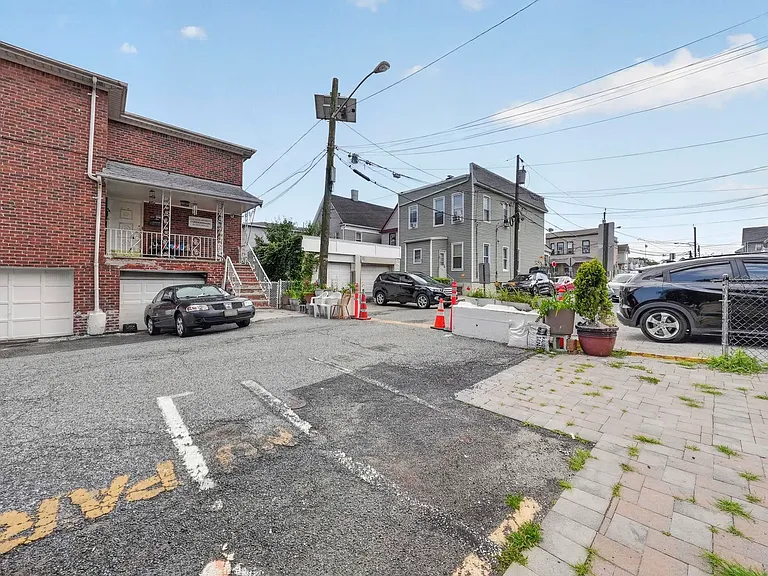 9052 New York Ave #1B — Photo 6