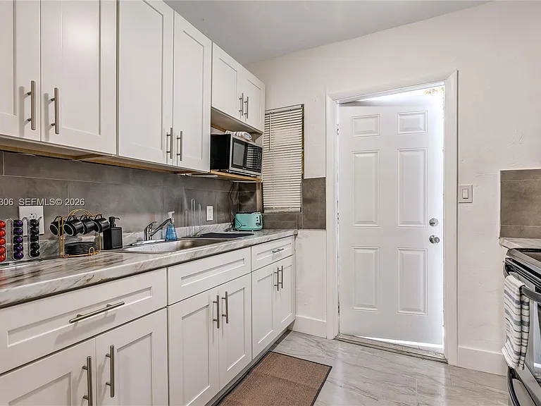 327 NE 55th St #2 — Photo 7
