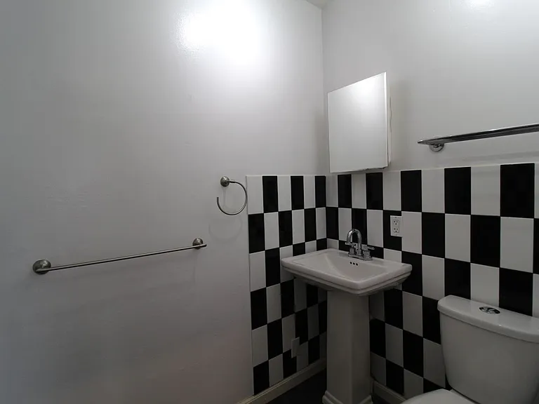 1312 W 39th St #2 — Photo 1