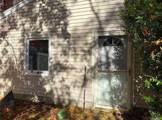 6 Canterbury Dr, Coram, NY