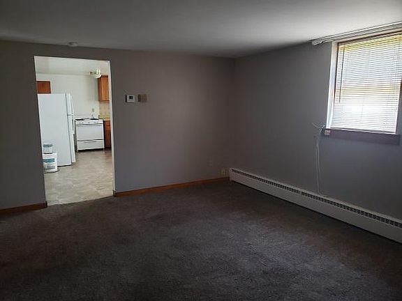 Livingroom staring at kitchen.