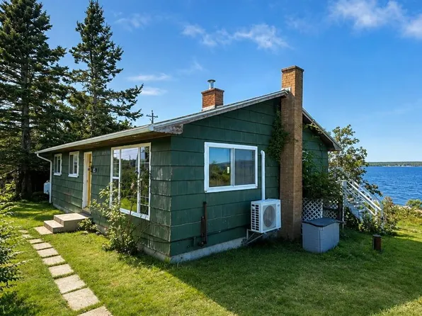 1166 Sandy Point Rd, Shelburne, NS B0T 1W0