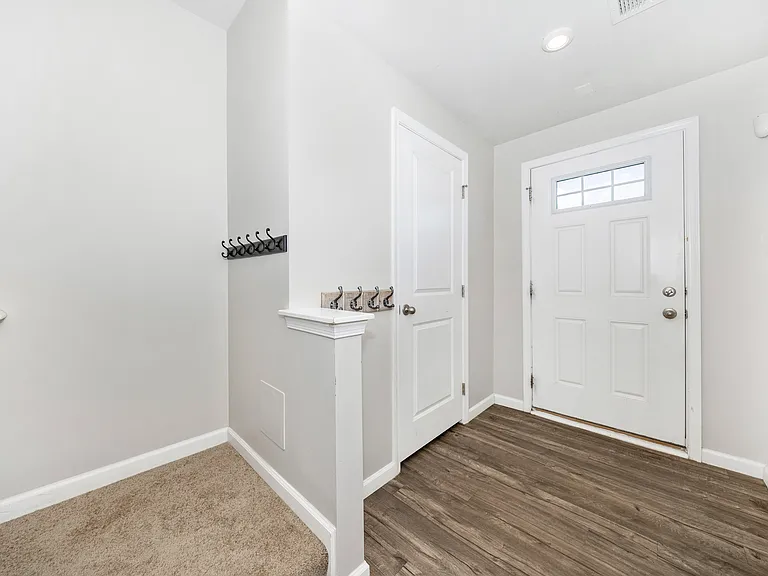 62 Rhea Dr — Photo 2