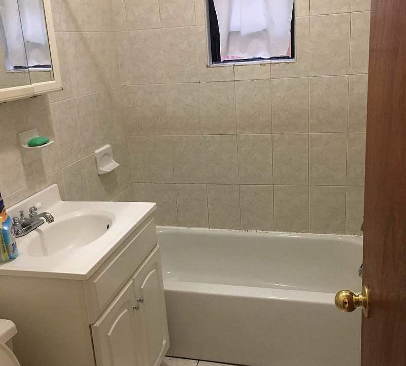 2nd image of 3046 48th St APT 1F