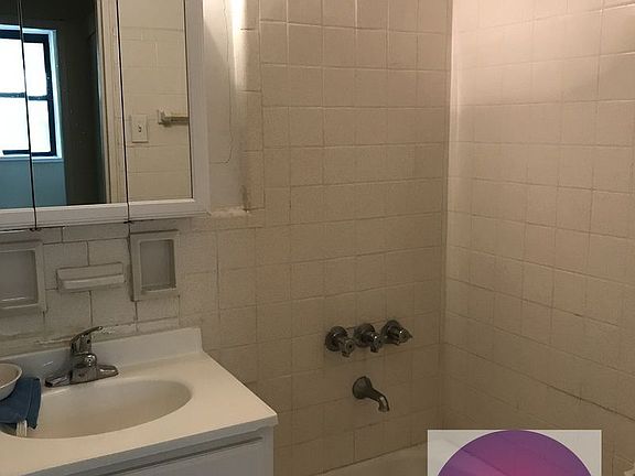 4th image of 540 Ocean Pkwy