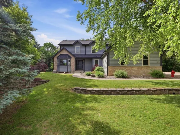W280N8123 Black Diamond COURT, Hartland, WI 53029