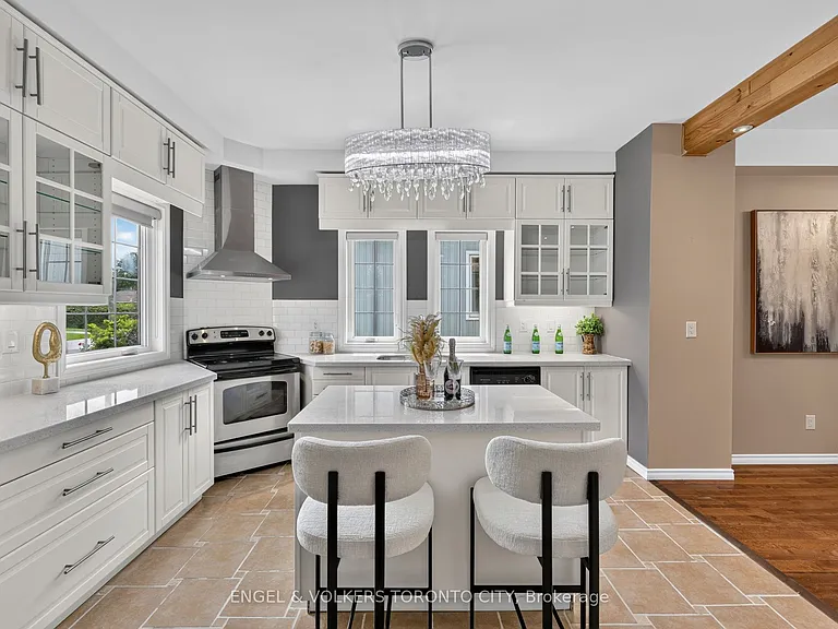 774 Churchill Ln — Photo 6