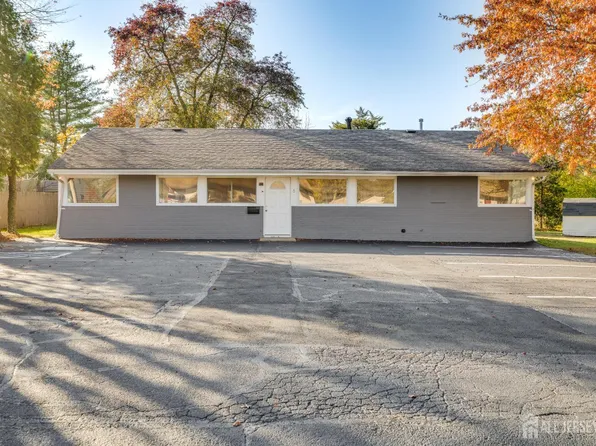 5 Stanworth Rd S, Kendall Park, NJ 08824