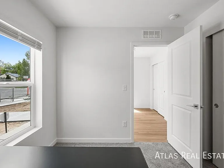 Akron Townhomes — Photo 22