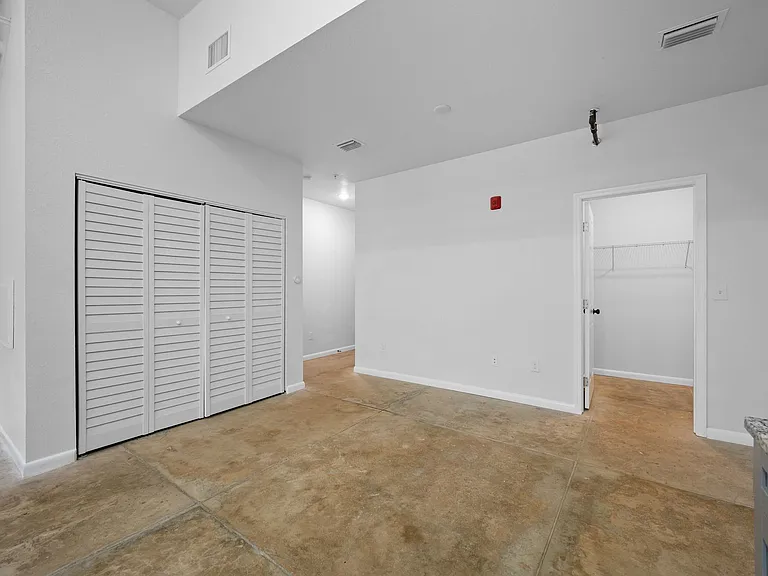 Modern, Industrial Flats in Tampa Heights — Photo 23