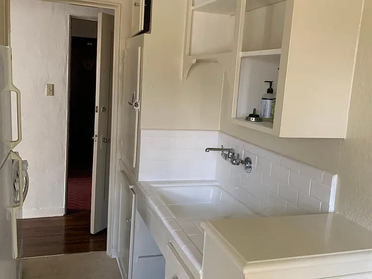 448 N Sierra Bonita Ave #6 — Photo 10