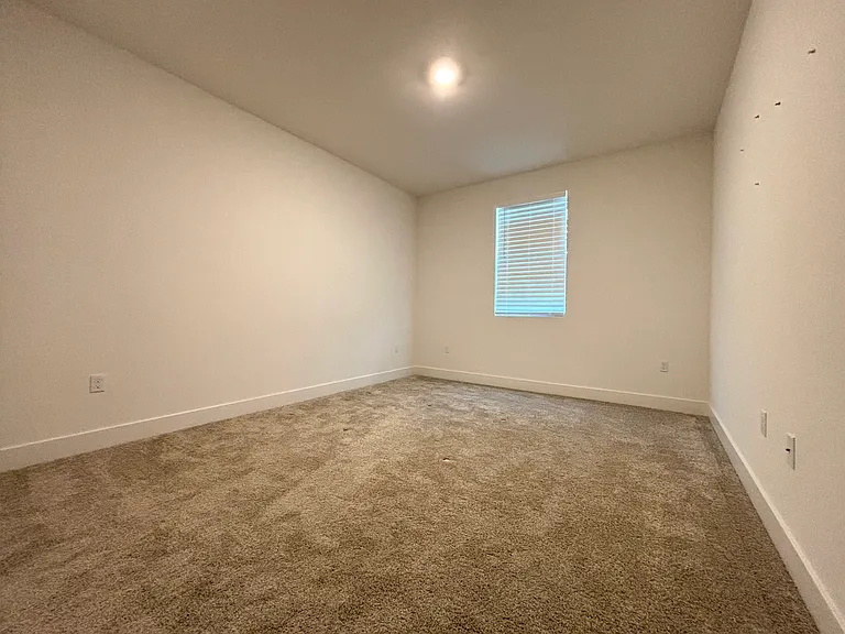 2051 Rosemary Dr — Photo 32