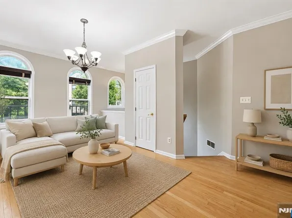 334 Wilshire Dr, Nutley, NJ 07110