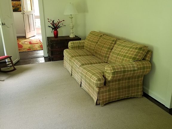 ample sized livinigroom