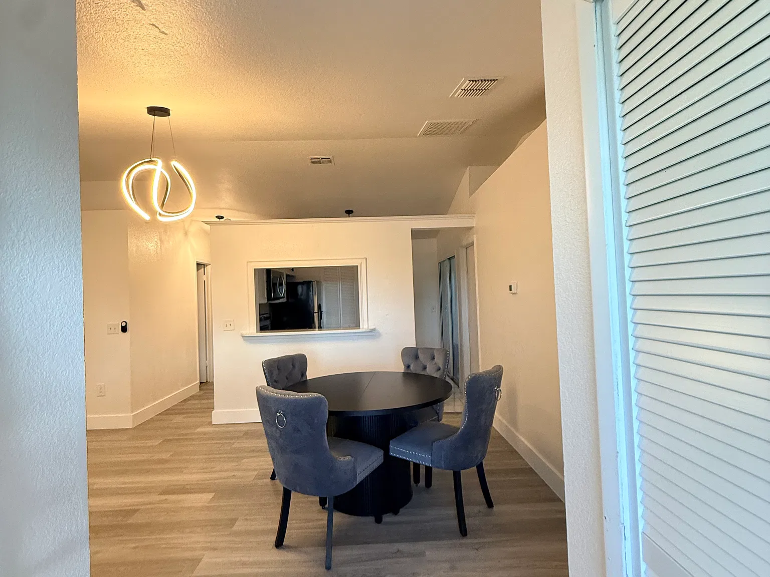 2 bed, 1033 sqft, $1,800 — Photo 2