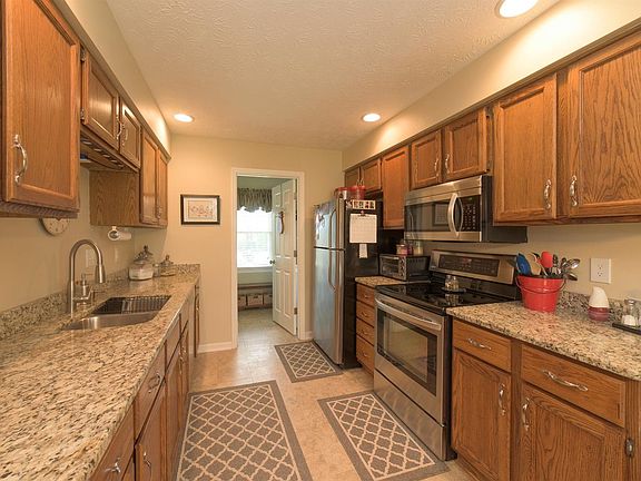 3rd image of 3704 Cali Ct