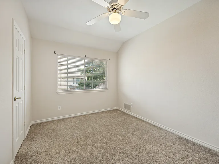 2129 Argyle Dr — Photo 13