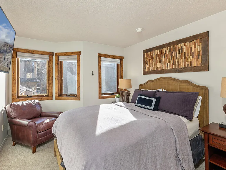 Mahoney Dr — Photo 15