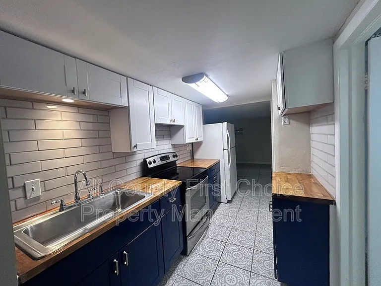 613 1st Ave NE #B — Photo 2